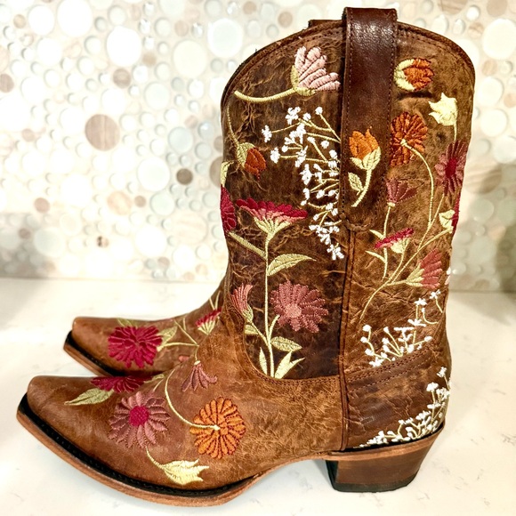 Lane Shoes - LANE New Embossed Leather Embroidered Western Boots